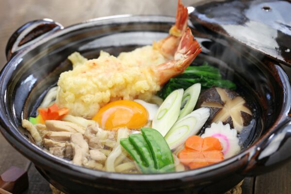 nabeyaki udon, japanese hot pot noodle