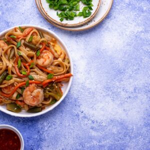 Wok with shrimps and vegetables