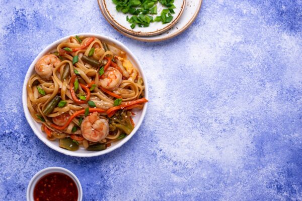 Wok with shrimps and vegetables