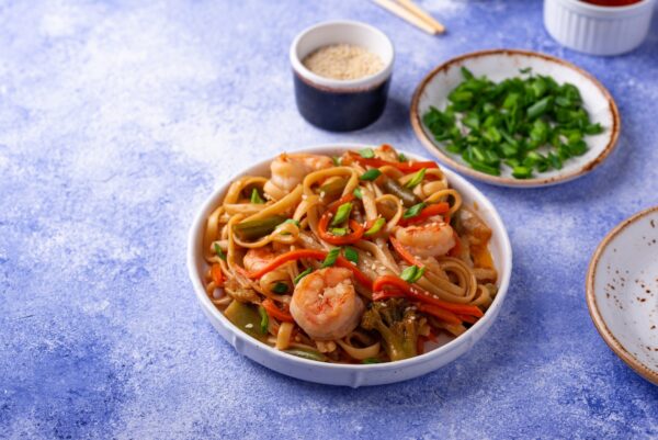 Wok with shrimps and vegetables